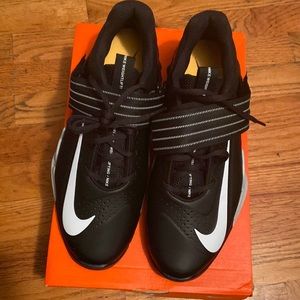 NIKE SAVALEOS Black/White- Grey Fog